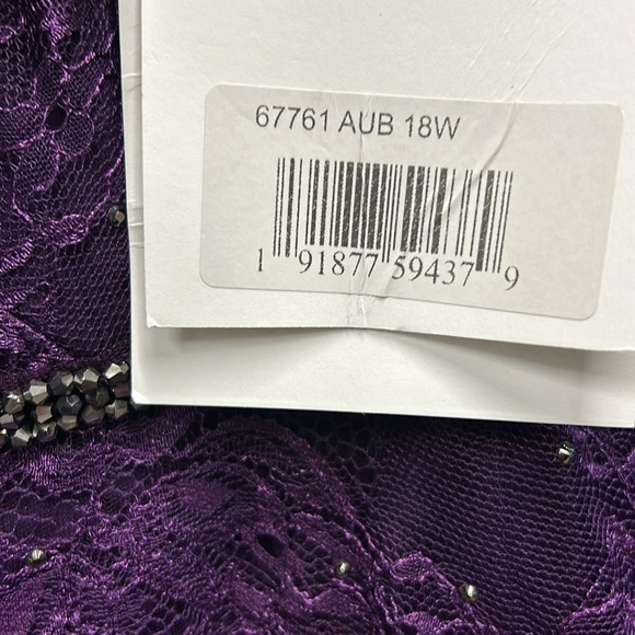 MAC DUGGAL 67761 NWT
Embellished Flutter Sleeve Evening Gown (Plus) - Picture 6 of 6